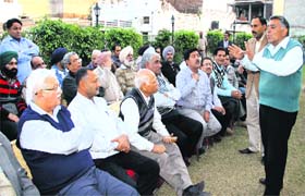Shopkeepers hold a meeting in Jalandhar on Saturday