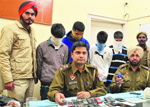 The policemen with the arrested mobile snatchers in Ludhiana. 