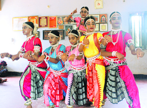 A Gotipua troupe at the Dasabhuja Gotipua Odishi Nrutya Parishad at the village