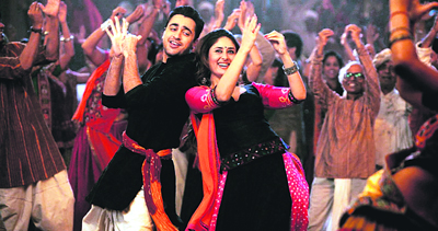 Kareena Kapoor with Imran Khan in Gori Tere Pyaar Mein