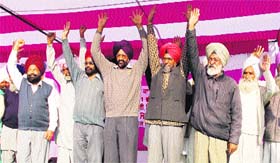 CPI (M) activists at Tapiala village