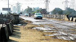 The Sidhwan Canal bridge on Ferozepur Road