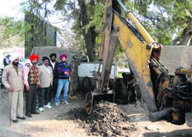 Water Supply and Sewerage Department officials disconnect connections of defaulters at the Bhagtawala Grain Market in  Amritsar