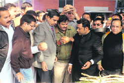 Haryana Bureau of Public Enterprises chairman and Shahabad MLA Anil Dhantori (second from right) and SCSML Deputy Commissioner-cum-Chairman Nikhal Gajraaj (fourth from right) perform a pooja on the mill premises on Tuesday. Photo: DR Vij 