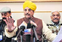 Gulchain Singh Charak, president, Dogra Sadar Sabha, addresses mediapersons in Jammu. A Tribune photo