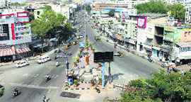 Deserted roads during the bandh called by the Telangana Rashtriya Samithi to reject Rayal Telangana, in Hyderabad on Thursday.