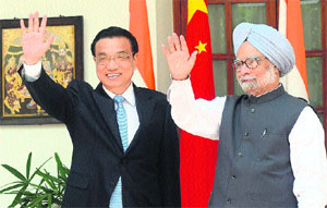 Dr Manmohan Singh with Chinese Prime Minister Li Keqiang. The two sides have failed to even exchange maps showing their perception of the Line of Actual Control except in the least contentious Uttarakhand and Himachal Pradesh borders with Tibet
