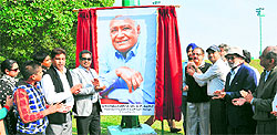 Officials of the Chandigarh Golf Association unveil the portrait of its founder president DP Azad at the Chandigarh Golf Range on Saturday