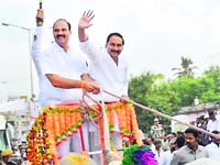 AP Chief Minister N Kiran Kumar Reddy rides on a bullock cart during his visit to Pulichintala Dam site in Andhra Pradesh on Saturday