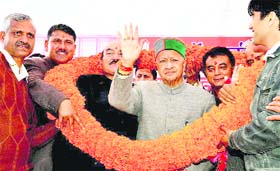 Chief Minister Virbhadra Singh being garlanded by Congressmen at Padhar on Sunday