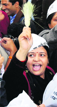 AAP supporters celebrate the partys excellent performance 