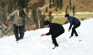 Tourists having fun at the Sinthan Top, 48 km from Kokernag in Anantnag district. 