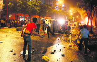 Rioters on rampge in Singapore's Little India on Sunday night.