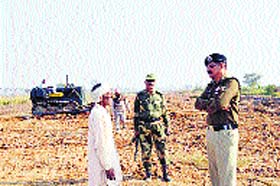 Commandant of 94 Battalion GS Dhaliwal talks to a farmer near the Zero Line in the Suchetgarh area of the RS Pura sector in Jammu district