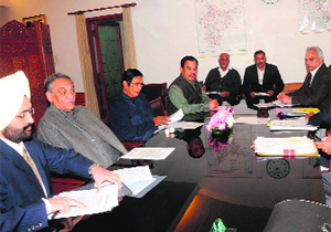 Chief Minister Vijay Bahuguna and Union Surface Transport Minister Oscar Fernandes at a meeting to discuss repair work on the damaged roads in Uttarakhand, in New Delhi on Wednesday.