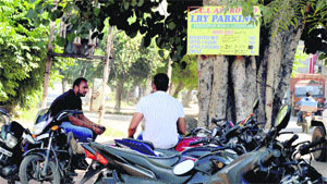 A parking lot along Ferozepur Road in Ludhiana.