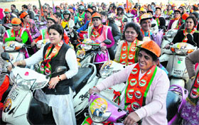 Bharatiya Mahila Morcha workers take out a rally from Parade Ground in Dehradun on Thursday for the promotion of Narendra Modi's rally.