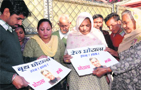 Posters highlighting the involvement of Pawan Kumar Bansal in booth scam and railgate are being distributed.