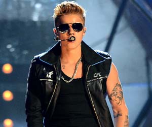 Teen heartthrob Justin Bieber continued to storm the music charts