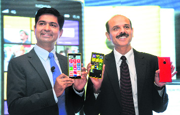 P Balaji (R), Managing Director of Nokia India, and Vipul Mehrotra, Director  Smartphone Devices, pose with Nokia Lumia 1520 at its launch in New Delhi on Monday. The 6-inch phone comes with a 1,080p full HD screen, a 20MP camera and is priced at Rs 46,999.