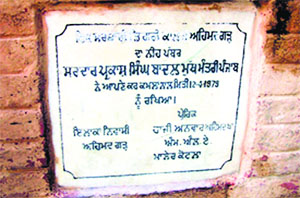 The foundation stone of Government Degree College, Ahmedgarh, that was laid by CM Parkash Singh Badal in 1979