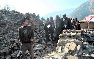 Chief Minister Vijay Bahuguna inspects houses that were burnt in a recent fire incident at Sunkundi village in Mori tehsil in Uttarkashi on Wednesday. 