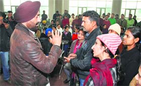 State Congress Spokesman Sukhpal Khaira speaks to striking employees of PIMS in Jalandhar on Wednesday