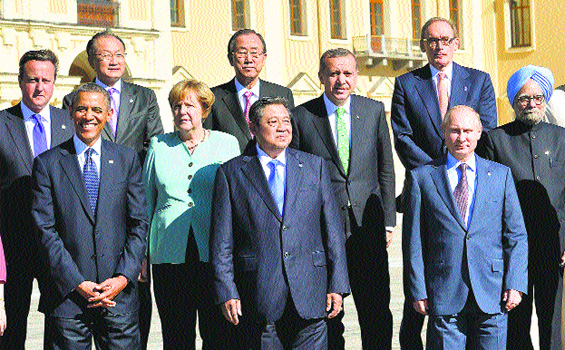 (From top L) British Prime Minister David Cameron, World Bank President Jim Yong Kim, United Nations (UN) Secretary General Ban Ki-moon, Turkeys Prime Minister Recep Tayyip Erdogan, Australia's Foreign Minister Bob Carr, Indias Prime Minister Manmohan Singh and (from bottom L) US President Barack Obama, Germanys Chancellor Angela Merkel, Indonesias President Susilo Bambang Yudhoyono and Russias President Vladimir Putin pose at the G20 summit in Saint Petersburg. 