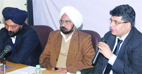 MC Commissioner Rahul Tiwari interacts with members of the Chamber of Industrial and Commercial Undertaking in Ludhiana.