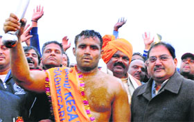 Hitesh after winning the title.