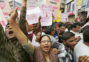 Widespread protests were seen in front of the High Commission of Pakistan in Dhaka as people protested against the statement by the National Assembly of Pakistan expressing concern over the execution of Jamaat-e-Islami leader Abdul Quader Mollah.