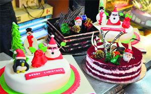 Cakes prepared by a bakery in Ludhiana. 