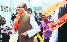 Madhya Pradesh Chief Minister Shivraj Singh Chouhan taking part in a mini marathon to mark the death anniversary of Sardar Vallabhbhai Patel in Bhopal on Monday.