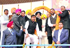 Deputy CM Sukhbir Badal being welcomed by members of the Christian community at Christmas Divas at Gurdaspur on Monday