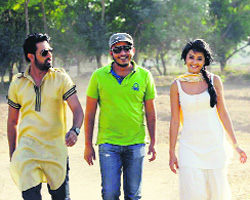 (L-R) Gippy Grewal, Navaniat Singh and Surveen Chawla 