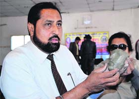 An expert demonstrates clay modelling technique during the art workshop at the Teachers' Home in Bathinda