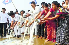 Fisher-folk pour milk into the sea to mark the ninth anniversary of the 2004 tsunami at Marina beach in Chennai on Thursday