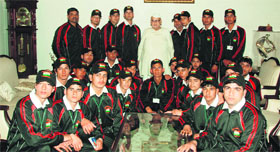Governor Aziz Qureshi with students from Jammu and Kashmir at Raj Bhavan in Dehradun.