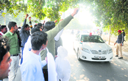 Members of an NGO protest against the District Health Officer as the Health and Family Welfare Minister Surjit Kumar Jyanis car passes by in Ludhiana on Friday. Tribune photo: Himanshu Mahajan