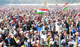 At the AAP Cabinet swearing-in ceremony in the Ramlila Ground in New Delhi on Saturday, it was hard to tell the party workers from the aam aadmi attending the event