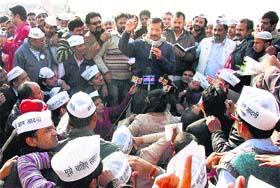 Arvind Kejriwal's Aam Aadmi Party will give veteran parties like the Congress and the BJP a real challenge in the coming Lok Sabha elections