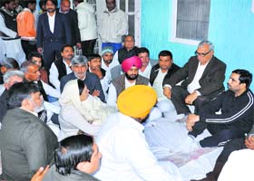 Chief Minister Bhupinder Singh Hooda mourns the death of a former member of the Staff Selection Board, Raghujeet Singh Virk, in Karnal on Sunday