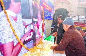 Municipal council vice-president Leela Dhar Saini and others pay tributes to Geetika Sharma and her mother Anuradha Sharma in Sirsa on Sunday