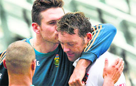 Graeme Smith gives Jacques Kallis a kiss after his dismissal.