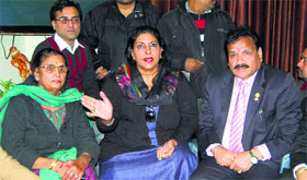 Congress leader Gurkanwal Kaur (C), along with Dr Rajkumar Verka (R), adresses mediapersons in Amritsar on Monday.