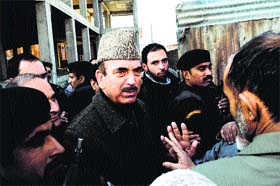 Union Health Minister Ghulam Nabi Azad during his visit to a hospital in the Valley on Monday