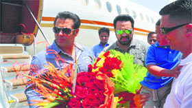 On May 2, Salman Khan was received at the Sahnewal airport.