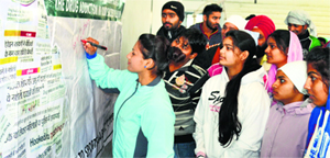 Sportspersons lead a signature campaign against drug trafficking in Punjab at Guru Nanak Stadium in Ludhiana.Tribune Photo: Himanshu Mahajan