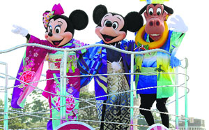 Clad-in kimono, Mickey Mouse (C) Minnie Mouse (L) and Horace Horsecollar entertain visitors to the Tokyo Disneyland during the New Year's celebrations at an amusement park in Urayasu, east of Tokyo, on Wednesday. AP