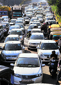 Vehicles caught in jam during the security drill ahead of Prime Minister Manmohan Singhs visit, on the road dividing Sector 31 and Industrial Area, Phase II, Chandigarh